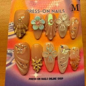 Charm‎ Bloom Nail Set – Pre-Designed Press-On Glam